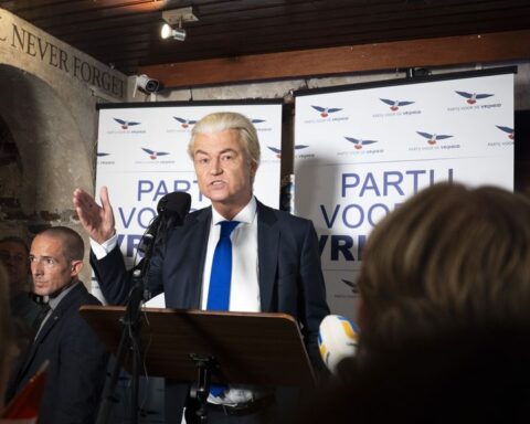 Wilders van PVV overweegt minderheidskabinet: 'we willen regeren'
