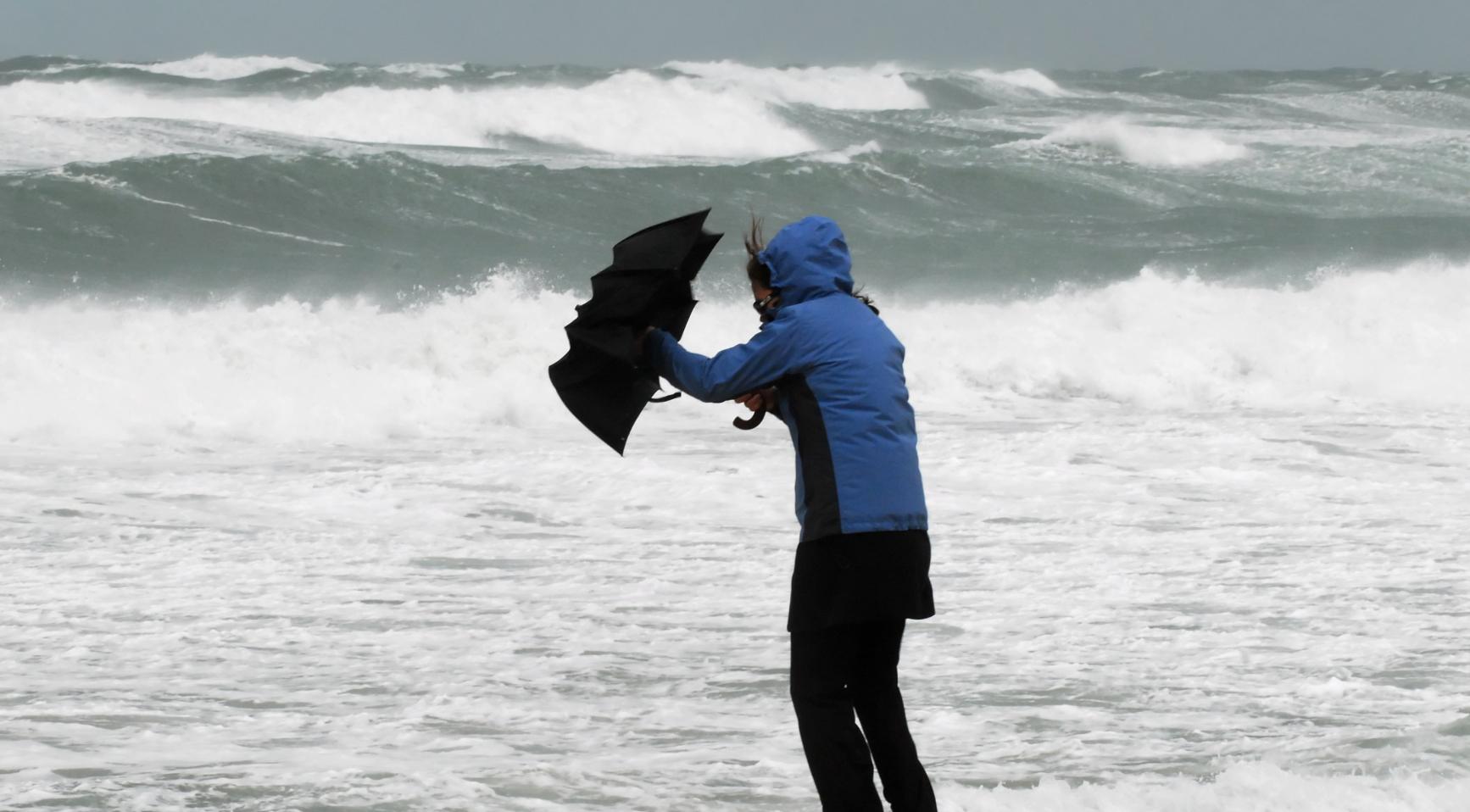 Winderige en natte dagen in Nederland; code geel voor sterke wind langs de kust