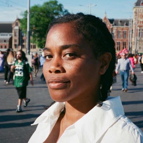 Zuid-Afrikaanse poëte Julia-Beth Harris vindt haar stem in de stilte van Nederlandse dorpen