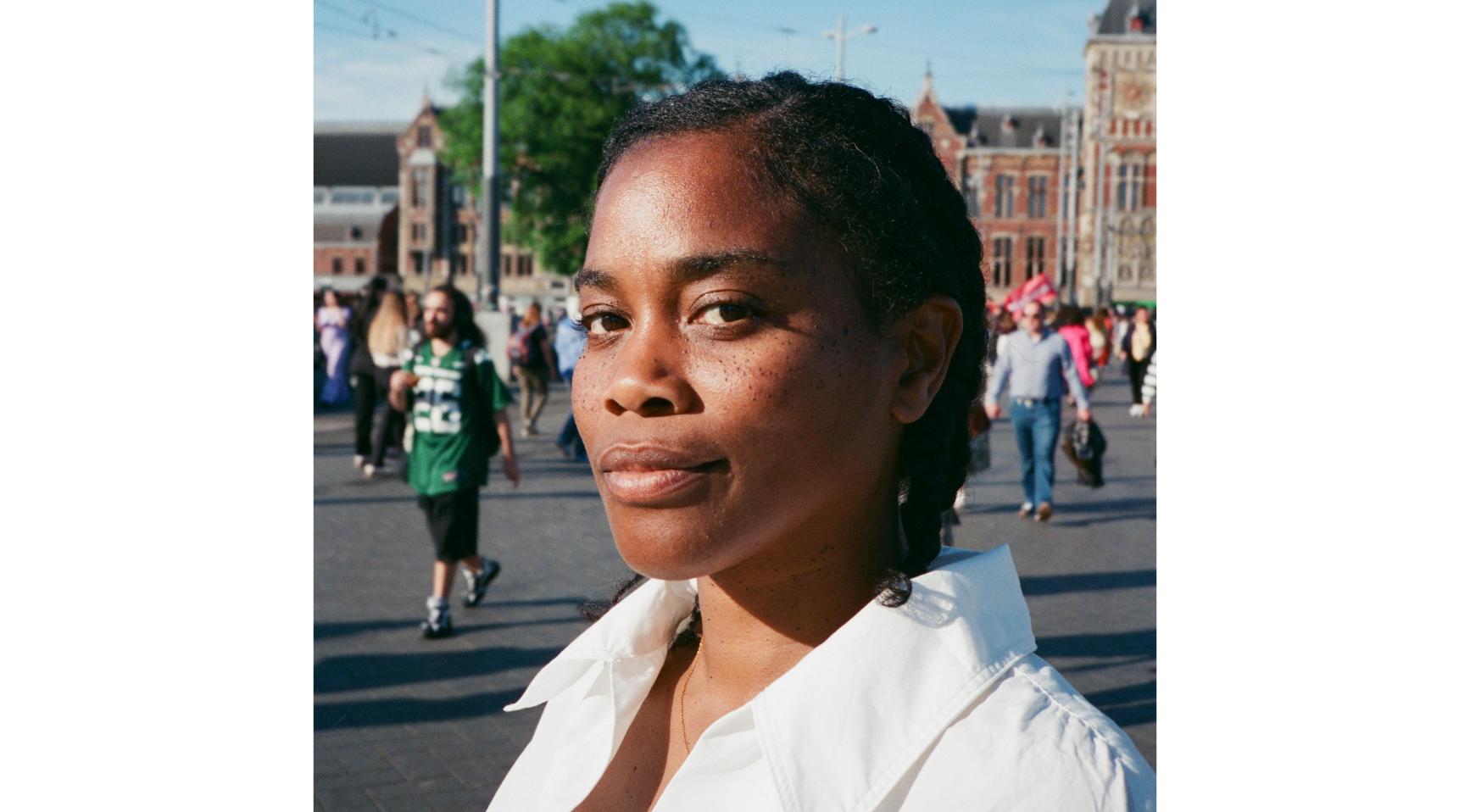Zuid-Afrikaanse poëte Julia-Beth Harris vindt haar stem in de stilte van Nederlandse dorpen