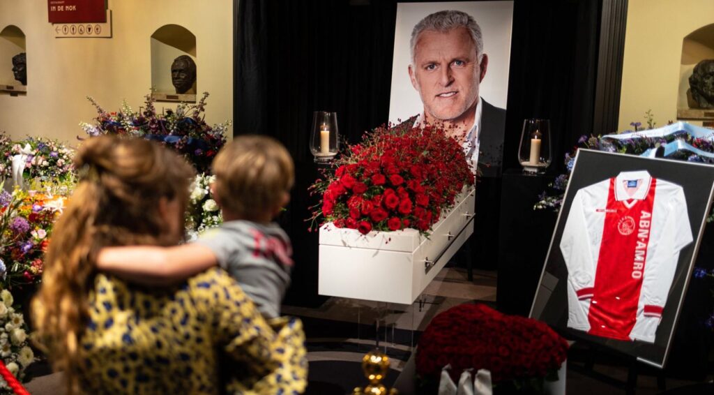 Aanklager eist levenslange straffen voor betrokkenen bij moord op journalist Peter R. de Vries