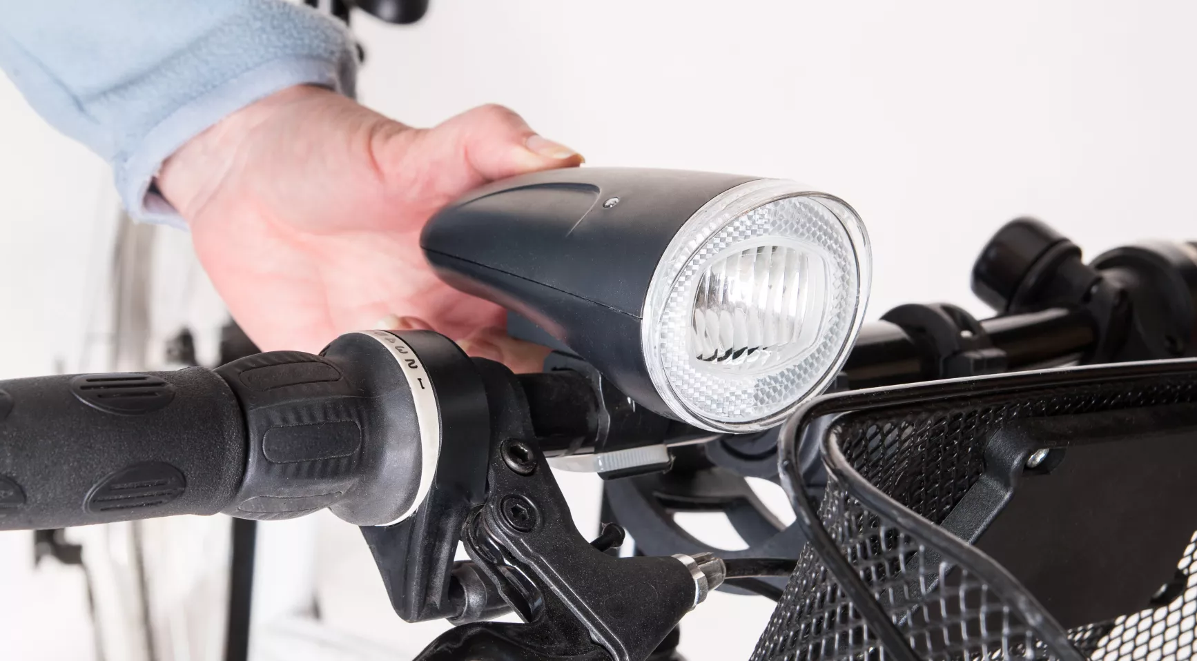 Aantal fietsers zonder verlichting neemt toe met 55% nu donkere maanden eraan komen