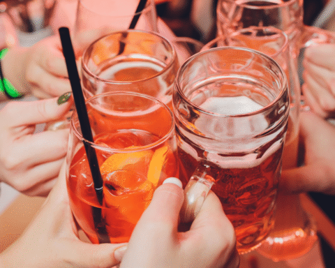 Alcoholsector stelt gezonder Nederland te willen, maar verzet zich tegen wetten daarvoor