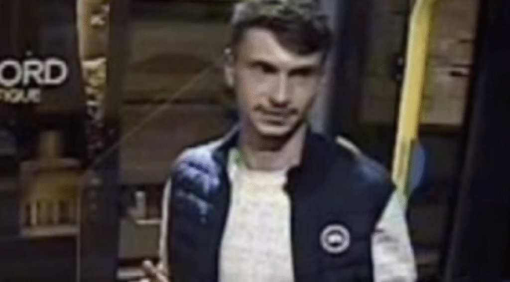 Amsterdamse politie publiceert video van man die wordt verdacht van poging tot verkrachting in nachtbushalte
