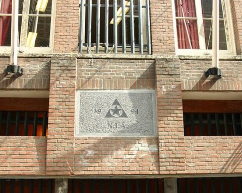 Amsterdamse studentenvereniging voor de vijfde keer subsidie geweigerd; veiligheid blijft onzeker