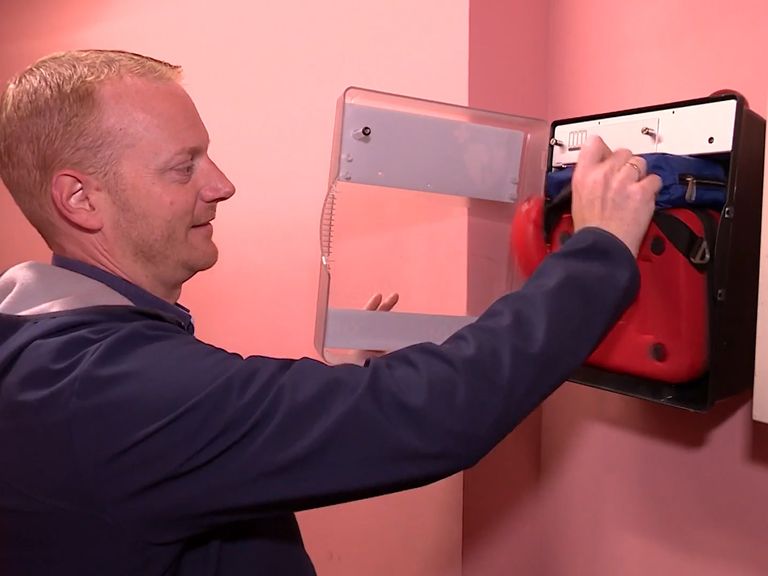 Artsen in Amsterdam brengen onbekende AED's in kaart voor betere levensreddende zorg