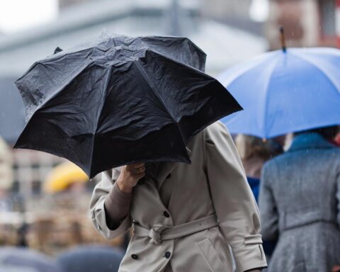 Bewolkte luchten en lichte regen verwacht in Nederland deze week