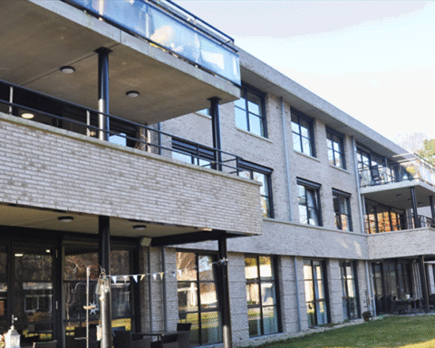 Bloemendaalse wethouder Van der Windt mag nevenfuncties behouden na raadsstemmen