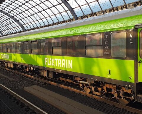 Budgetbusbedrijf Flix plant lancering van spoorwegdiensten in Nederland
