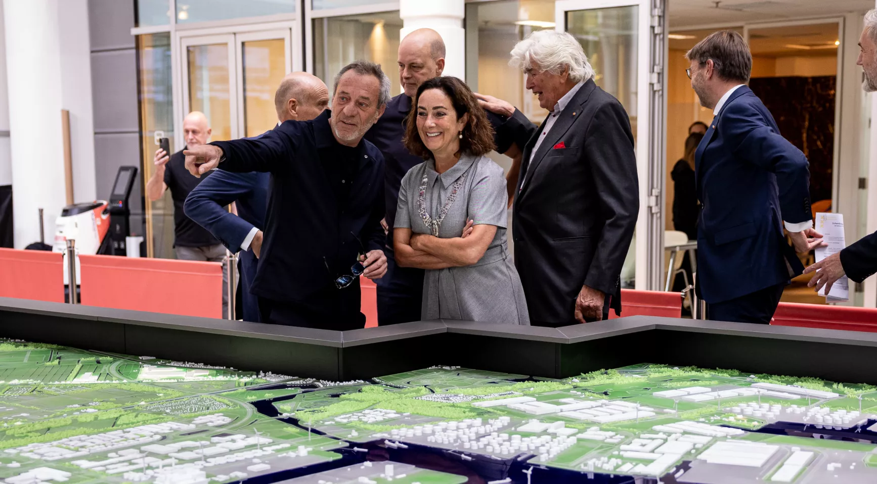 Burgemeester Halsema onthult 3D-model van Amsterdam ter gelegenheid van 750-jarig bestaan