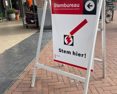 Centrist D66 wint Nederlandse verkiezingen, ver achtergestelde PVV naar de tweede plaats, exitpoll toont