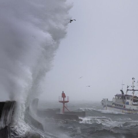 Code oranje voor storm Benjamin vervroegd in Nederland, kustprovincies bereiden zich voor