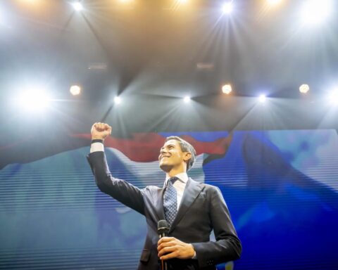 D66 vermoedelijke winnaar verkiezingen en mogelijk 27e zetel; Wilders kan Jetten niet achterhalen