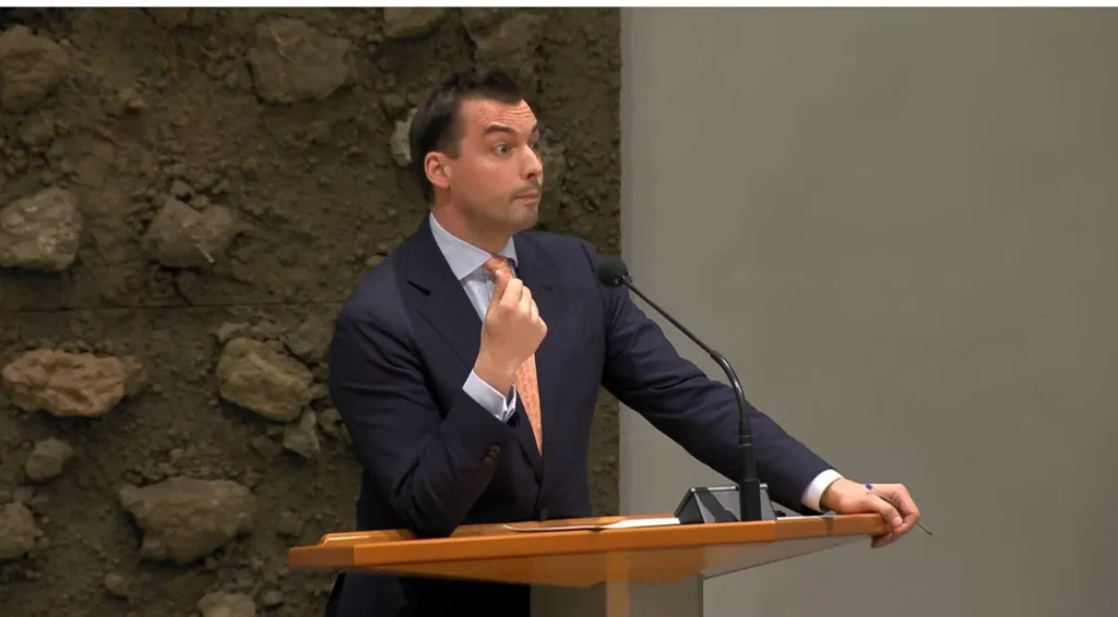 De helft van de kiezers van FvD is tegen een verbod op partijen die de rechtsstaat ondermijnen