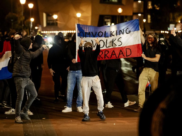 Demonstraties in Houten en Uithoorn leiden tot ongeregeldheden en arrestaties