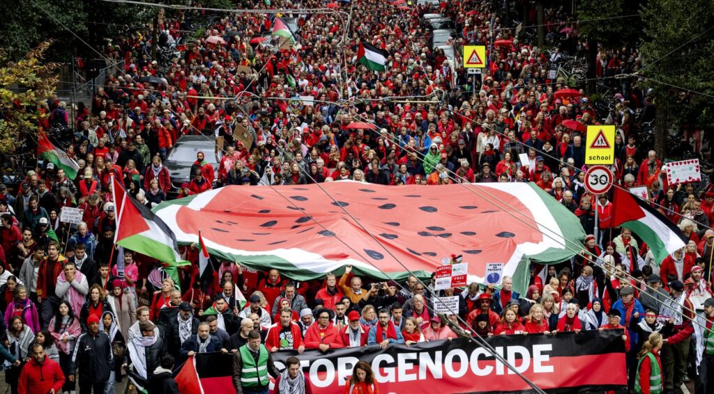 Derde "Red Line"-protest tegen Gaza-oorlog trekt kwart miljoen in Amsterdam
