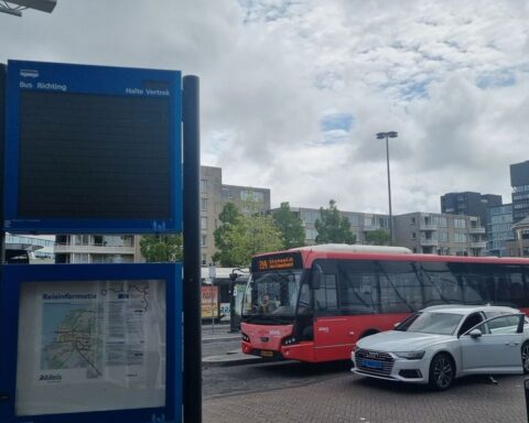 Digitale informatieborden bij bushaltes in Overijssel, Flevoland en Gelderland blijven uitgesteld