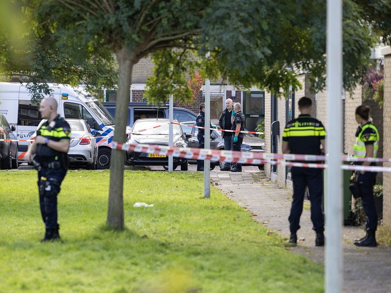 Dode vrouw in Zaandam vermoedelijk slachtoffer van misdrijf, politie zoekt verdachte