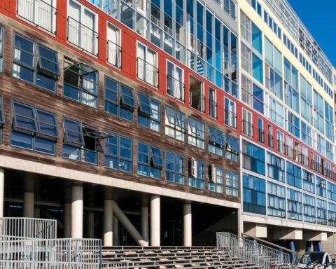 Een derde van de nieuwe woningen in Amsterdam zijn sociale huurwoningen, blijkt uit rapport