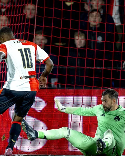 Feyenoord behaalt eerste overwinning in de UEFA Europa League met comeback tegen Panathinaikos