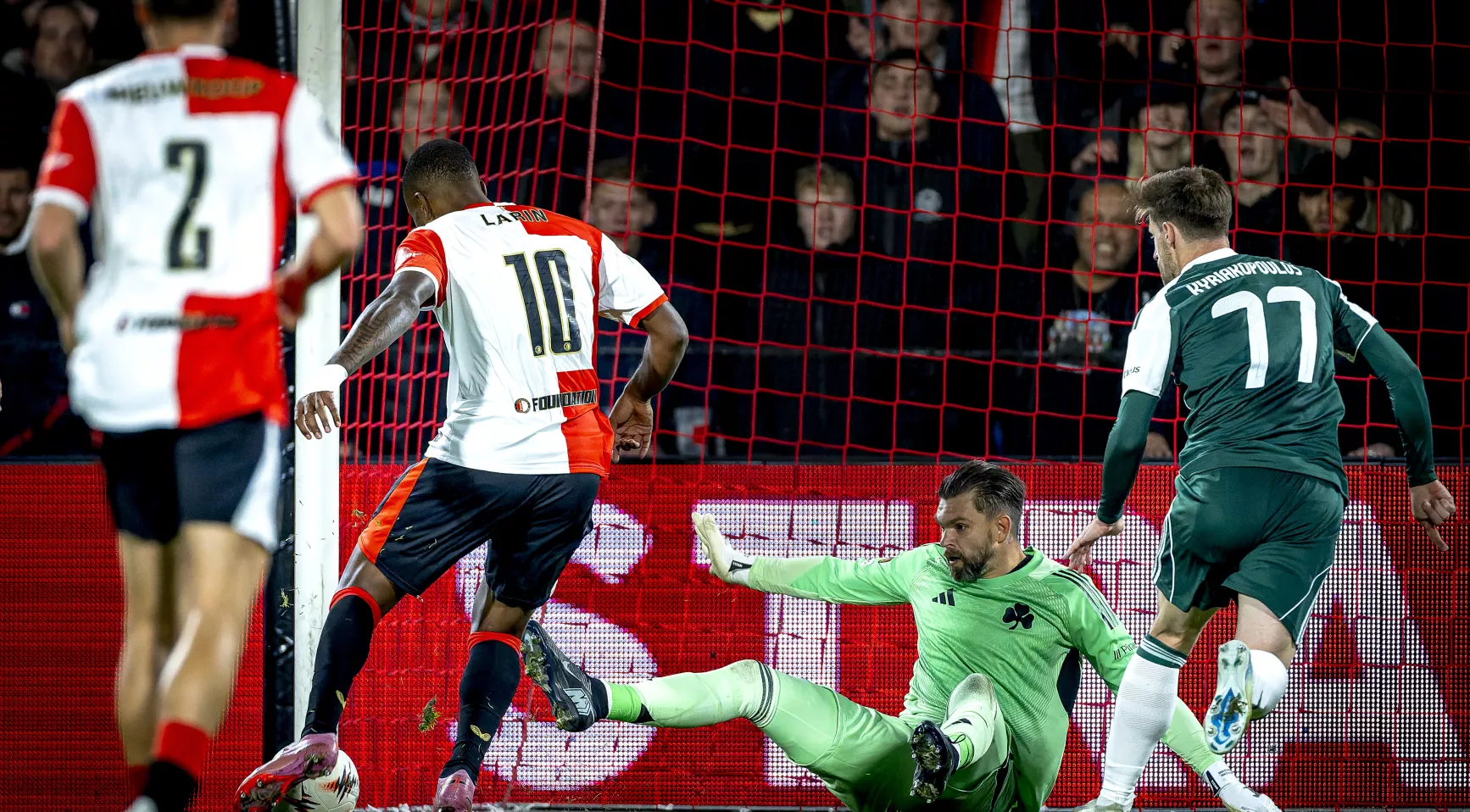 Feyenoord behaalt eerste overwinning in de UEFA Europa League met comeback tegen Panathinaikos