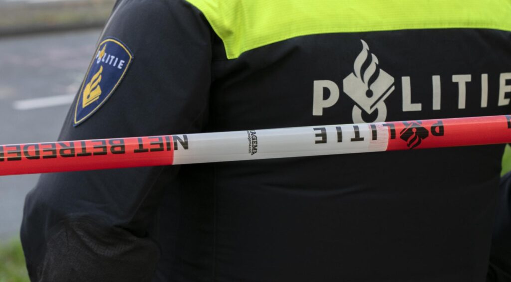 Gewapende rover ontsnapt met contant geld na overval op tankstation in Rotterdam