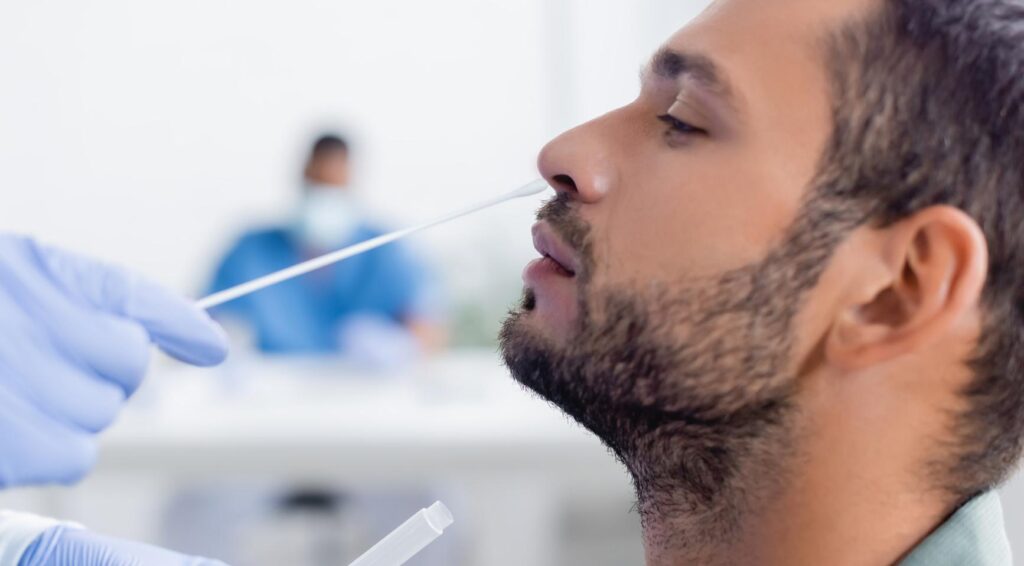 Gezondheidsautoriteiten roepen tot voorzichtigheid als nieuwe COVID-19-variant zich verspreidt in Nederland