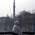 Groepen van moslims en vluchtelingen opgelucht over exitpollresultaten, bezorgd over opkomst van rechts