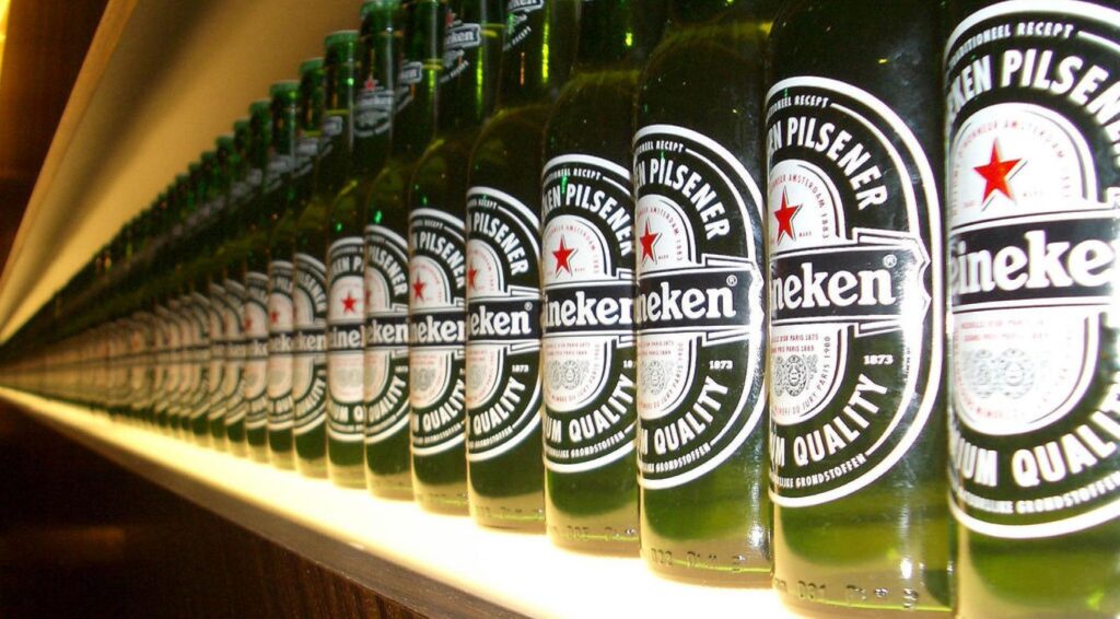 Heineken kondigt twee miljard euro aan kostenbesparingen aan voor de komende vijf jaar
