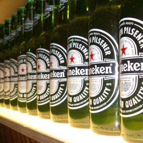Heineken kondigt twee miljard euro aan kostenbesparingen aan voor de komende vijf jaar