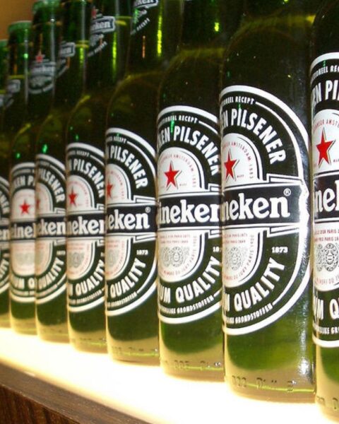 Heineken kondigt twee miljard euro aan kostenbesparingen aan voor de komende vijf jaar