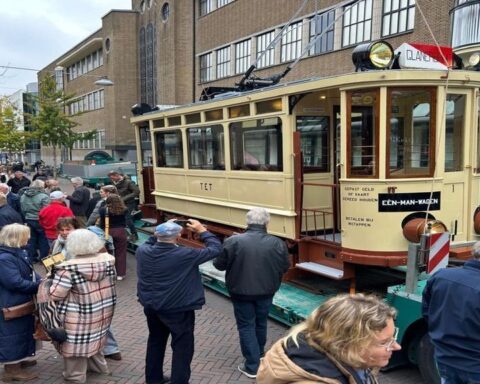 Herstelde tram keert na bijna honderd jaar terug in Enschede
