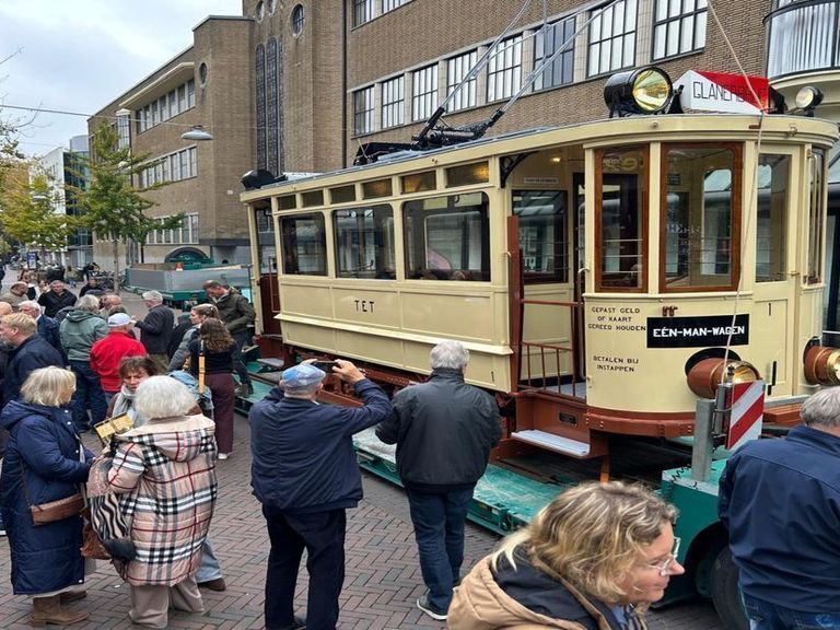 Herstelde tram keert na bijna honderd jaar terug in Enschede