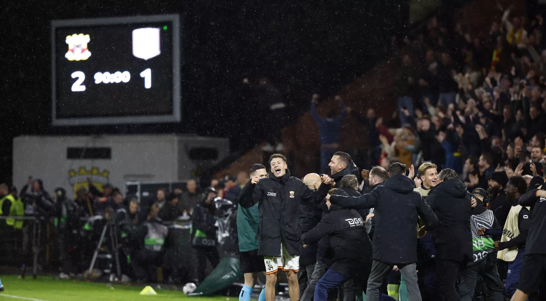 Historische avond: Go Ahead Eagles verrassen Aston Villa met overwinning in UEFA Europa League