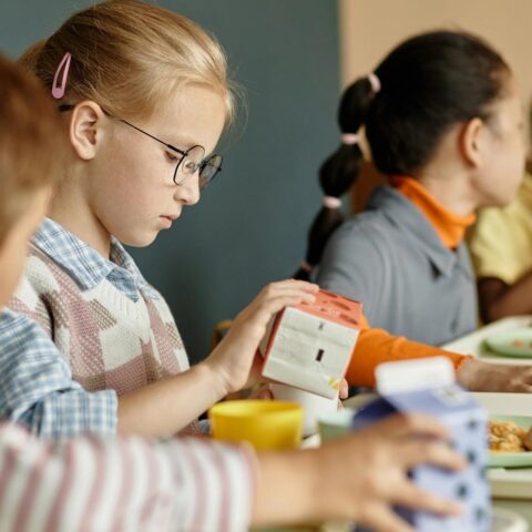 Kinderrechten onder druk in Nederland; tieners vrezen oorlog