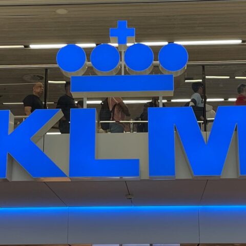 KLM en vakbonden bereiken principeakkoord over nieuwe cao voor grondpersoneel