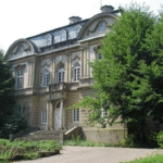 Krakers verwijderd uit Wassenaarse Bever-villa na juridische strijd