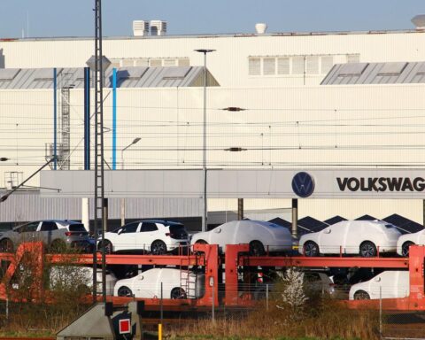 Langzame overgang naar elektrische wagens in Europa onder druk voor Nederlandse auto leveranciers