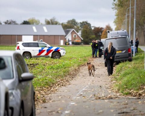Lichaam van man gevonden op akker in Abbenes, politie sluit misdrijf uit