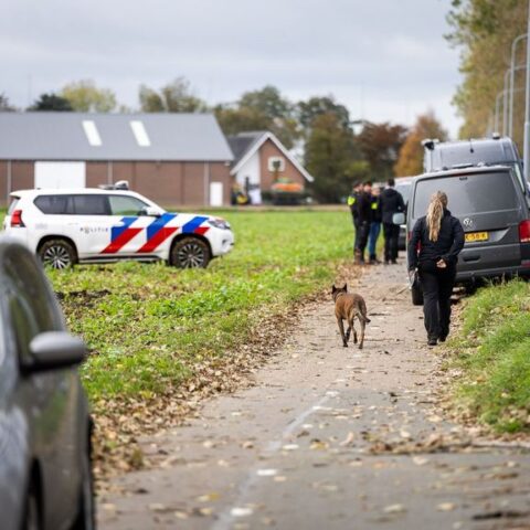 Lichaam van man gevonden op akker in Abbenes, politie sluit misdrijf uit