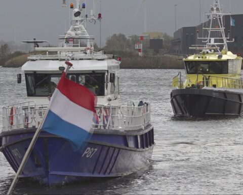 Lichamen van twee vermiste mannen gevonden in Amsterdamse Afrikahaven, leeftijd 24 en 30 jaar