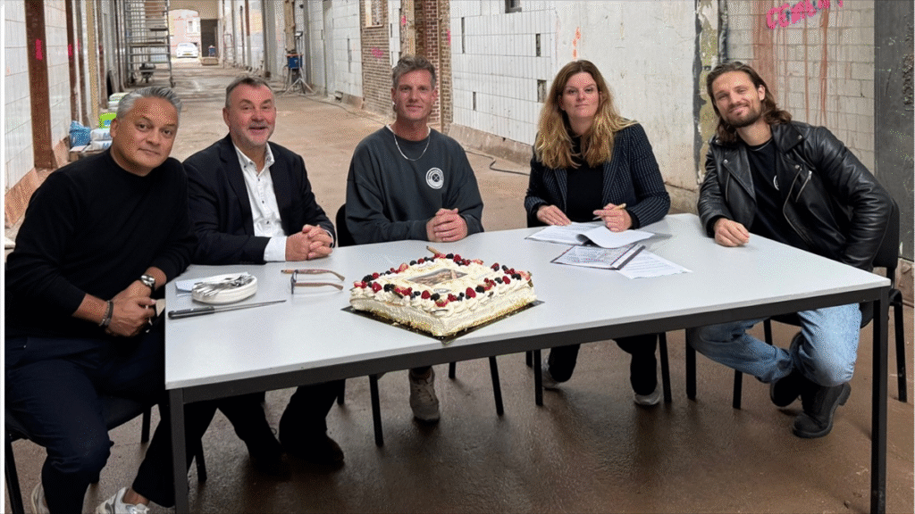 Lokale ondernemers ondertekenen huurovereenkomst voor horeca en sport in voormalig Slachthuis Haarlem