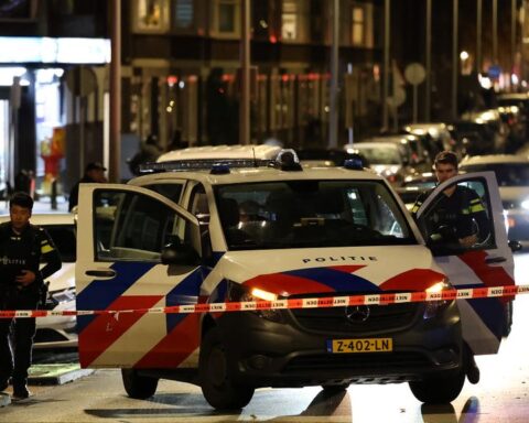 Man (45) overleden na schietpartij in Den Haag, politie houdt twee verdachten aan