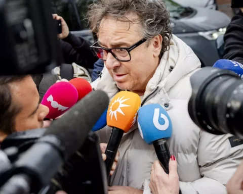 Marco Borsato ontkent beschuldigingen van seksueel misbruik van minderjarige; slachtoffer beschrijft hem als "vaderfiguur"