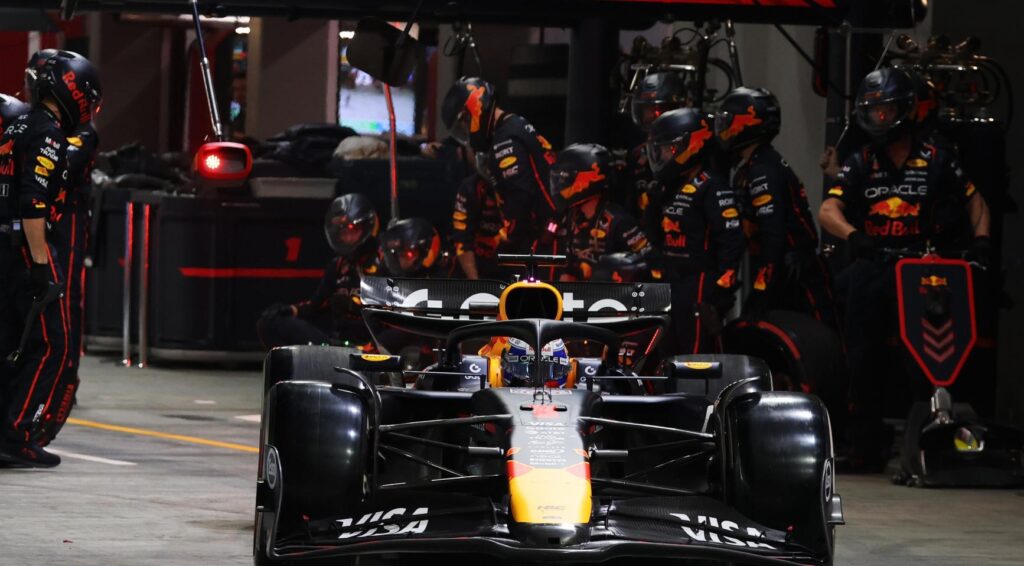 Max Verstappen eindigt als tweede in de Grote Prijs van Singapore; George Russell wint de race