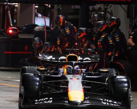 Max Verstappen eindigt als tweede in de Grote Prijs van Singapore; George Russell wint de race