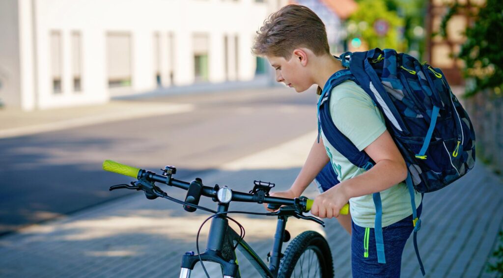 Meer dan 36.000 kinderen fietsen dagelijks op onveilige wegen nabij Nederlandse basisscholen