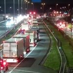 Meerdere politieagenten gewond nadat gestolen auto politievoertuigen aanreed in Eindhoven