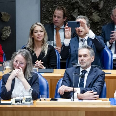 Meerderheid van Nederlanders uit frustratie over politiek