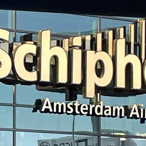 Milieuorganisaties vragen om stopzetting van de bouw van de A-pier op Schiphol
